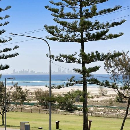 Beachfront Studio With Balcony & Stunning Views Apartment Gold Coast Exterior photo