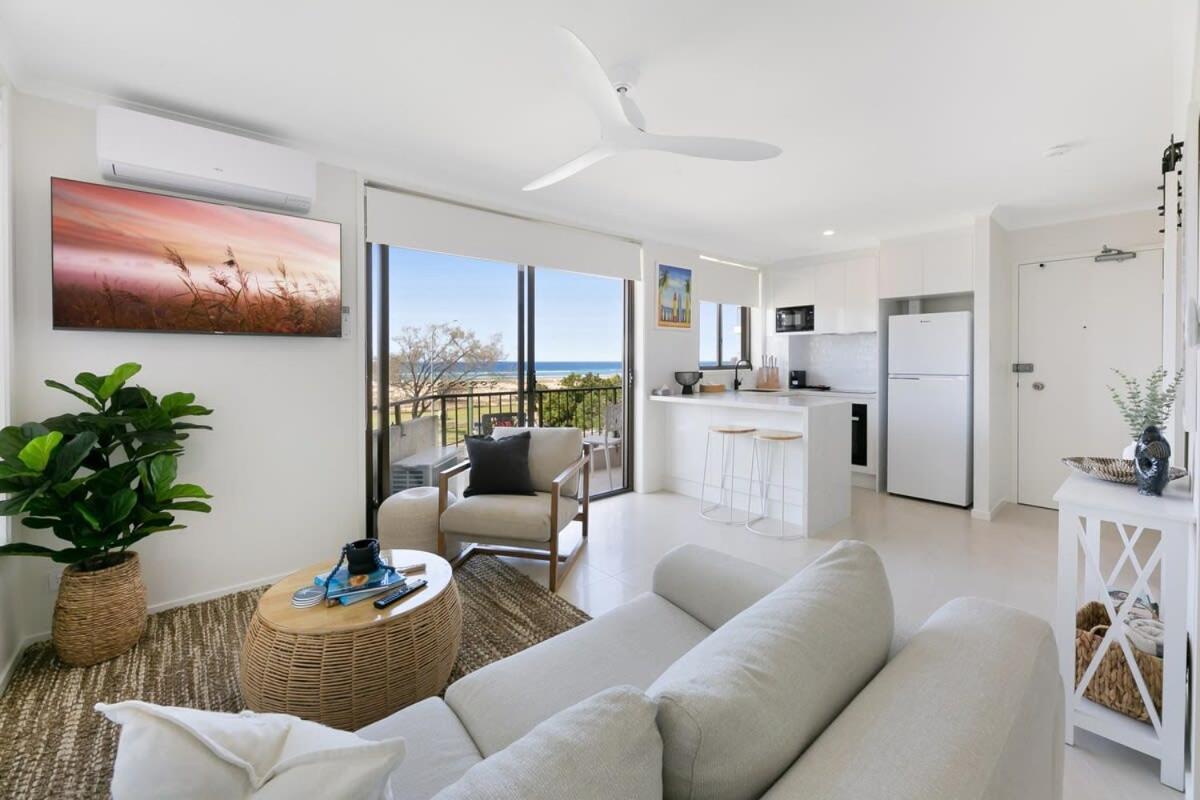 Beachfront Studio With Balcony & Stunning Views Apartment Gold Coast Exterior photo