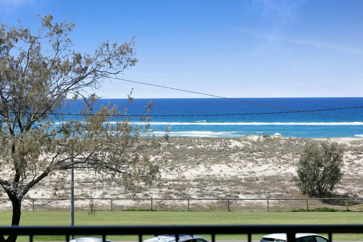 Beachfront Studio With Balcony & Stunning Views Apartment Gold Coast Exterior photo