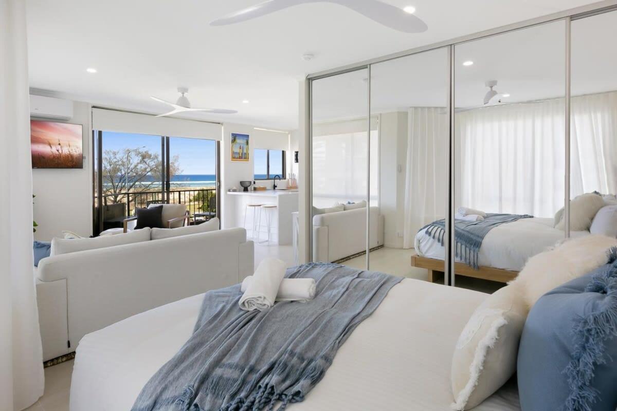 Beachfront Studio With Balcony & Stunning Views Apartment Gold Coast Exterior photo